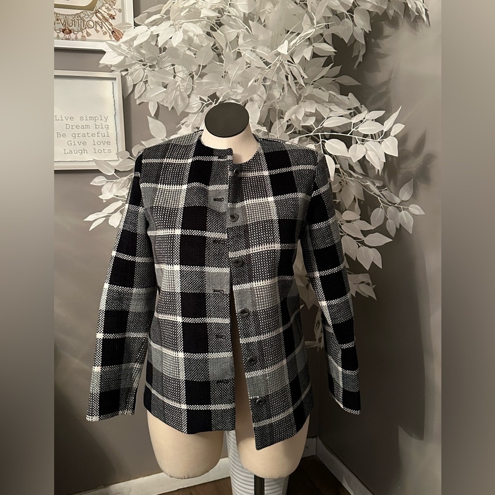 Alfred Dunner black and white checkered Jacket women’s size 8 with shoulder pads